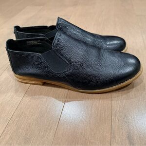NWOT Hush Puppies Black Leather Slip-On Flats